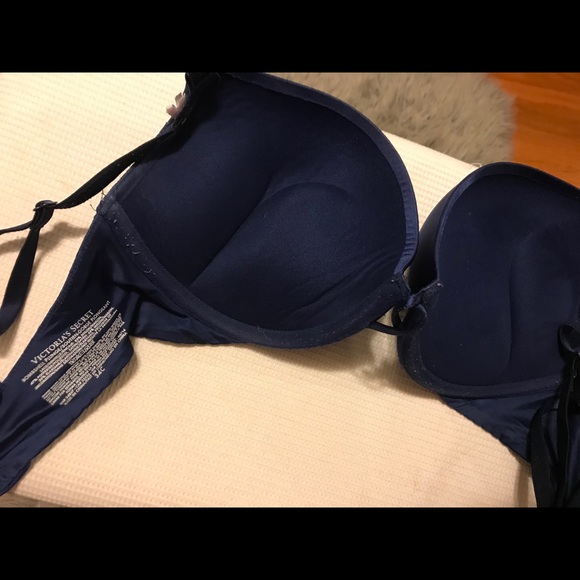 Victoria's Secret bombshell bra - Picture 2 of 2